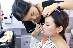 学化妆可以从事哪些工作？