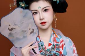 还没想好做什么？化妆、美甲、纹绣，或许有一条路适合你
