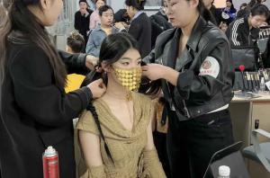 悦风美妆学员亮相演唱会，实战解锁应援妆新体验